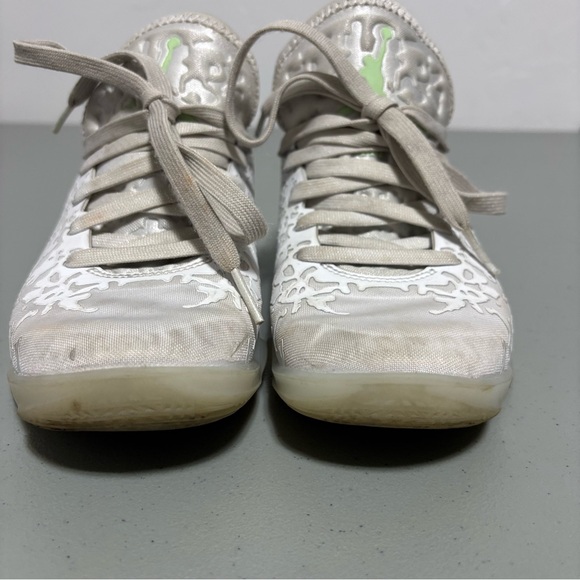 Jordan Zion 3 Athletic Basketball Shoes Sneakers Youth Size 4Y Boys DV3869-103 - Picture 2 of 10